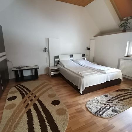 Casa Sara Hotell Săcele Exteriör bild