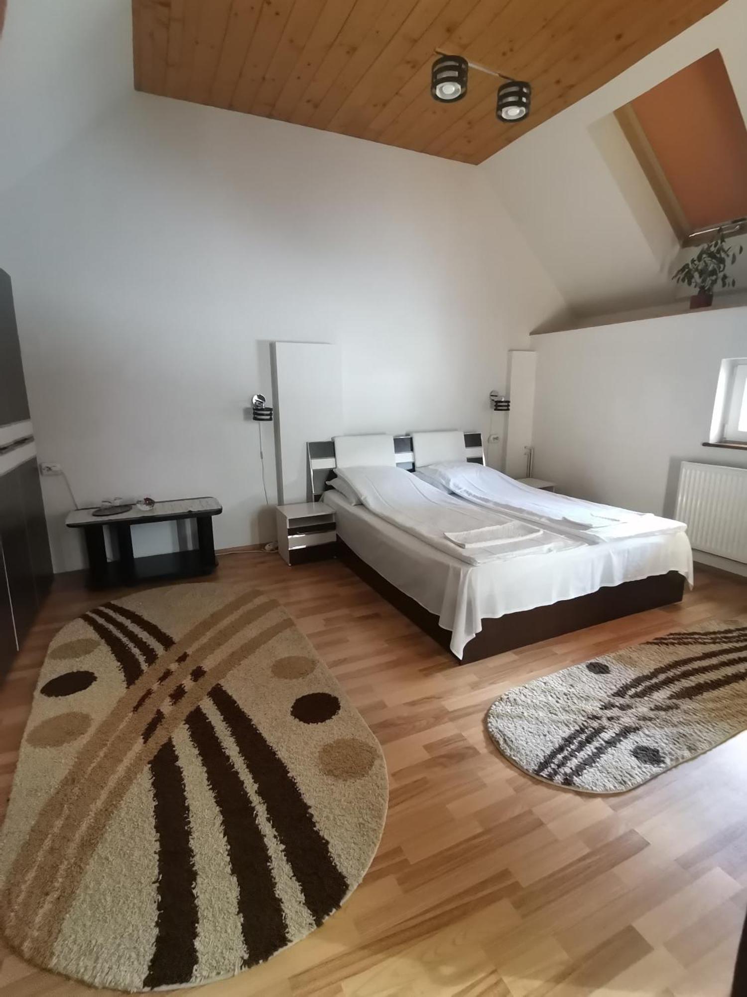 Casa Sara Hotell Săcele Exteriör bild