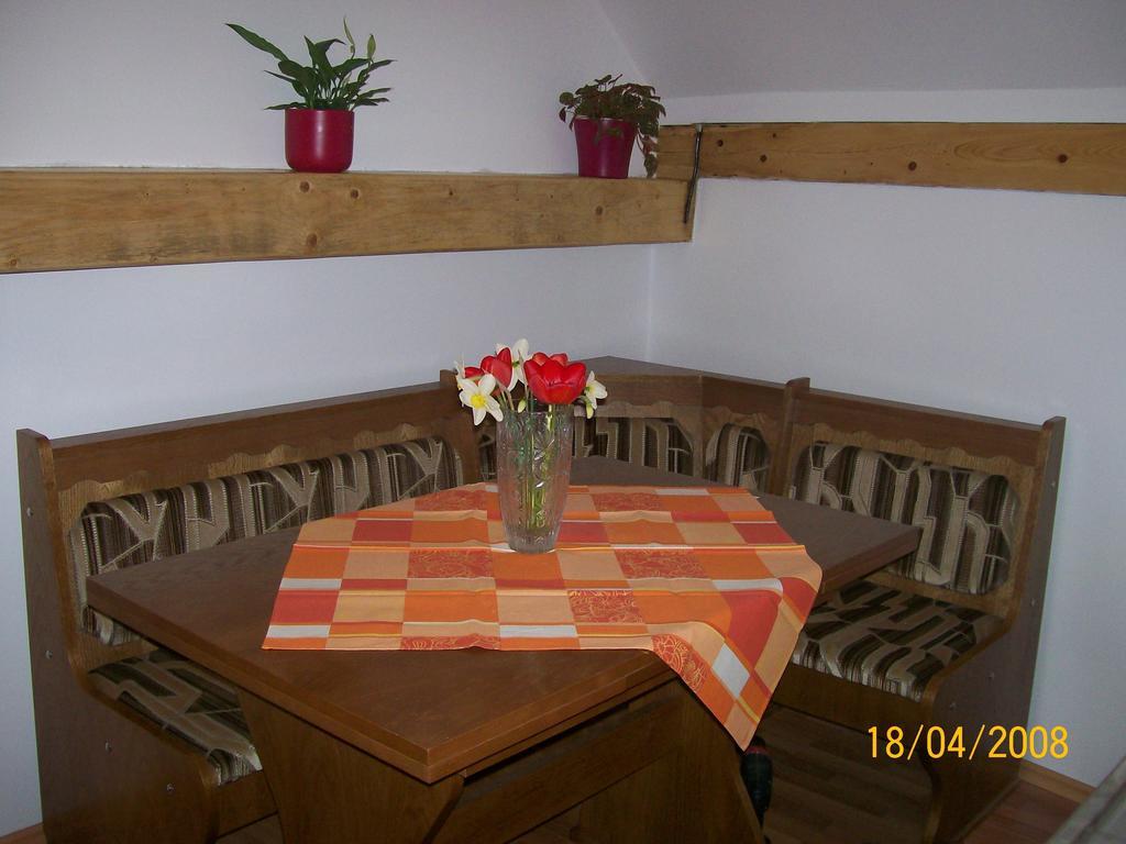 Casa Sara Hotell Săcele Rum bild